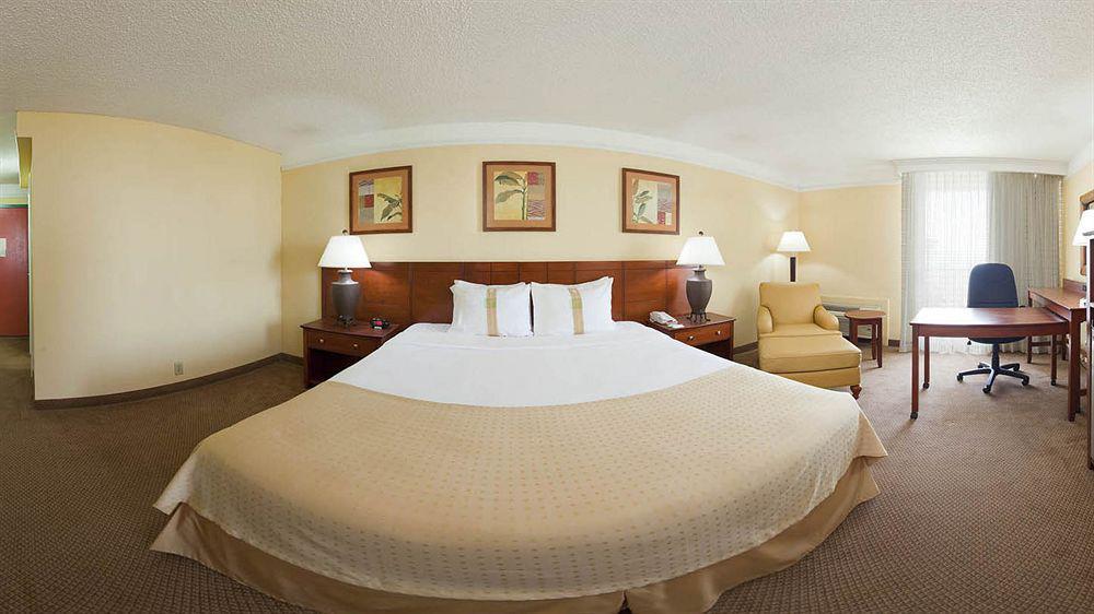 Holiday Inn Ponce & El Tropical Casino By Ihg Екстер'єр фото